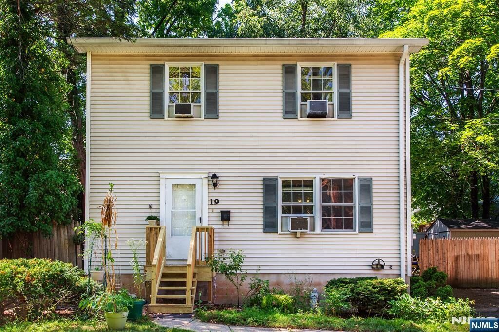 Property Photo:  19 Franklin Place  NJ 07601 