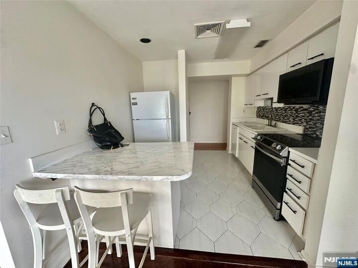 Property Photo: 364 Palisade Avenue 2E NJ 07010