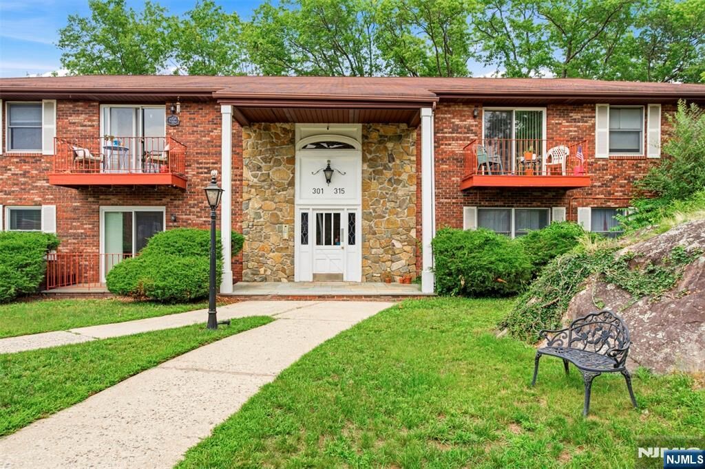 Property Photo:  315 Ringwood Avenue  NJ 07442 