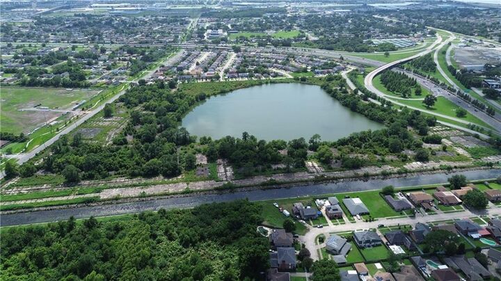 Property Photo:  6800-6810 I-10 Service Road  LA 70126 