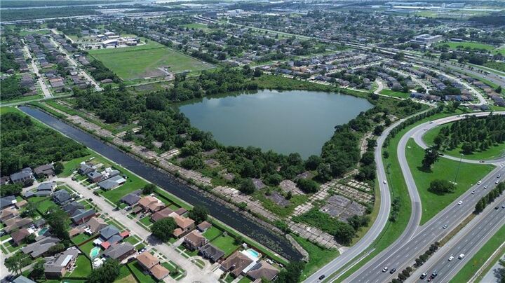 Property Photo:  6800-6810 I-10 Service Road  LA 70126 