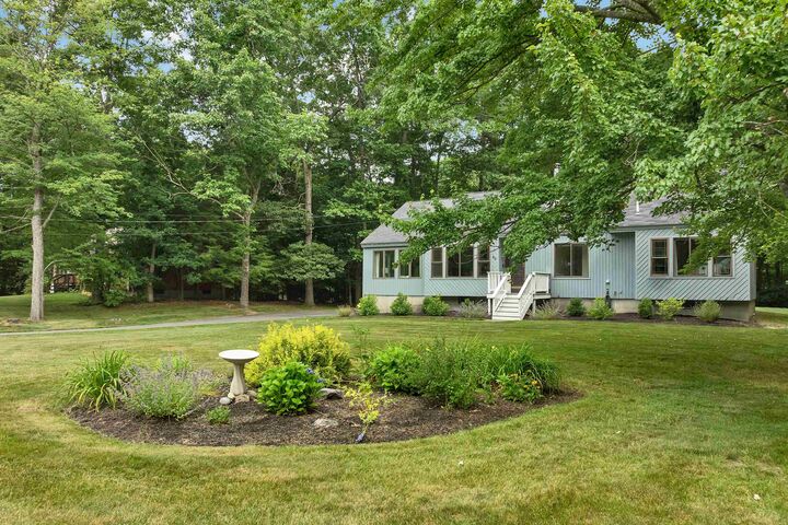 Property Photo:  43 Redfield Circle  NH 03038 