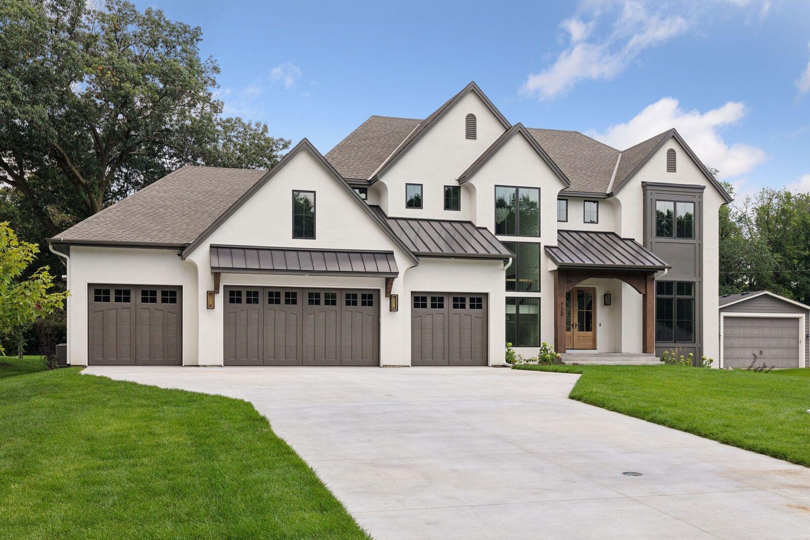 Property Photo: 10 Sunny Side Ln MN 55118