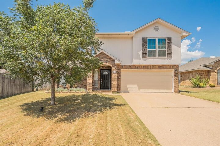 Property Photo: 8505 Mystic Trail TX 76118