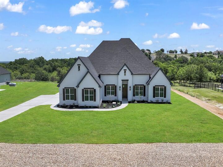 Property Photo: 316 Tiara Trail TX 76108