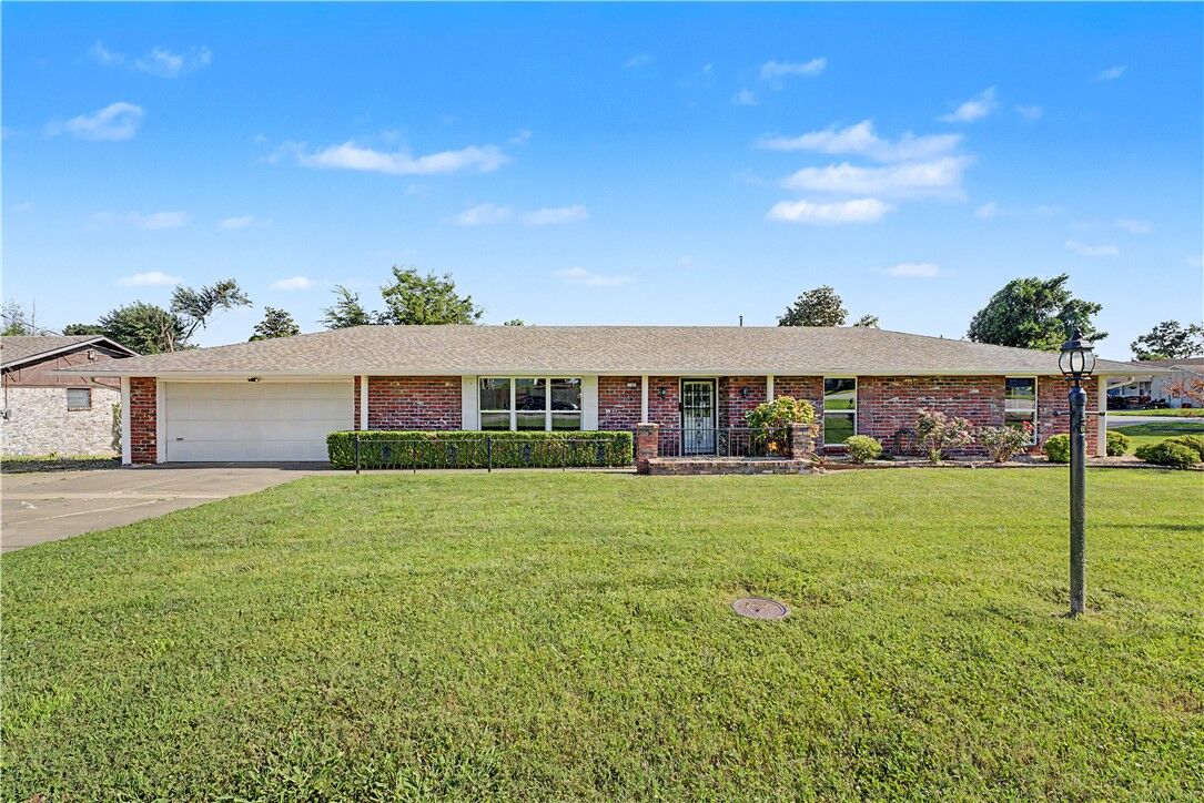 Property Photo:  706 W Will Rogers Drive  AR 72756 