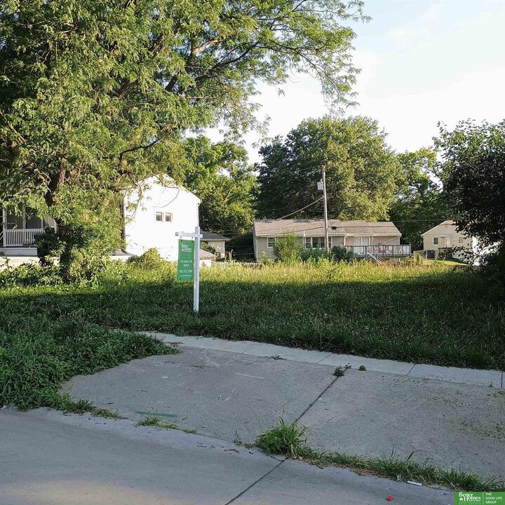 Property Photo:  7605 Richmond Drive  NE 68134 