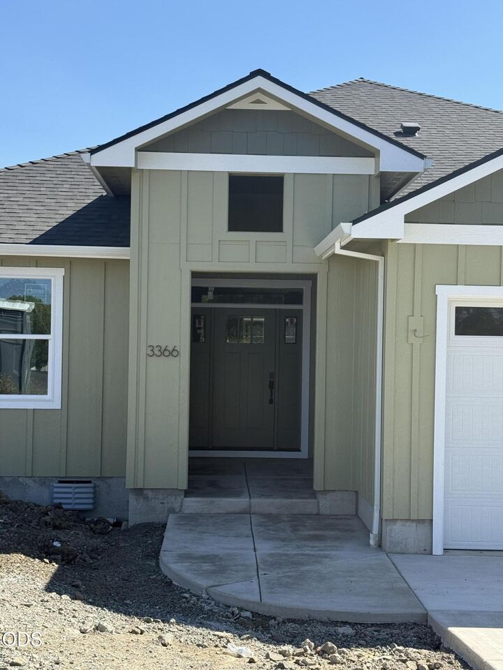 Property Photo: 3366 Viewpoint Drive OR 97504