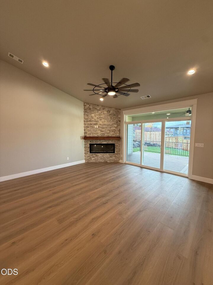 Property Photo: 3366 Viewpoint Drive OR 97504