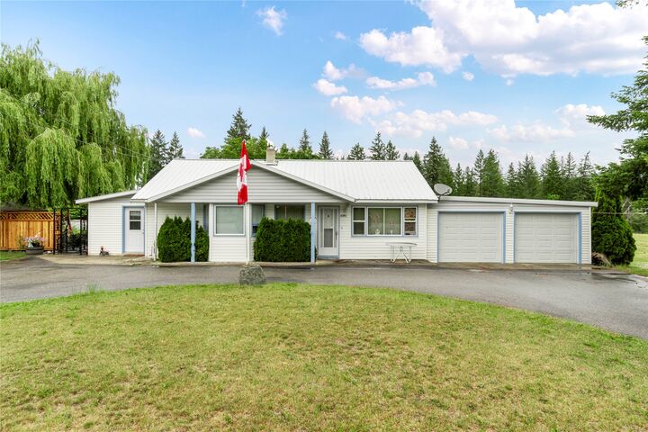 Property Photo: 2391 20 Avenue SE BC V1E 1L4