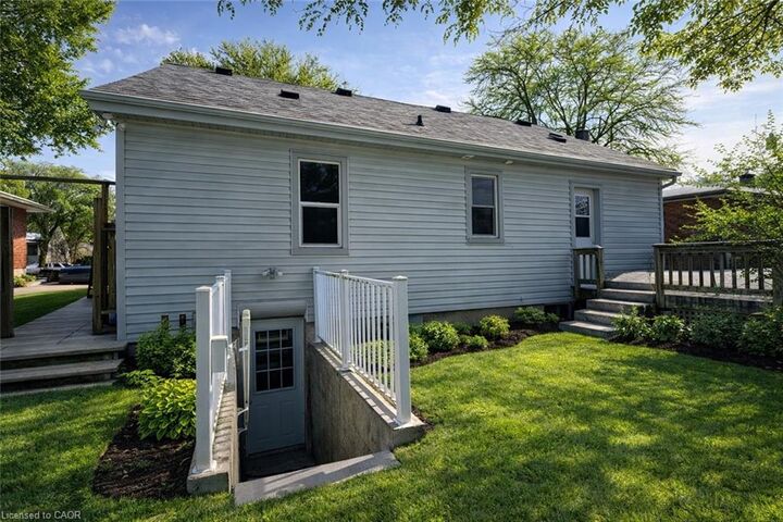 Property Photo: 168 Fifth Avenue 2 ON N2C 1P7