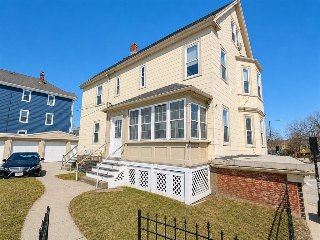 Property Photo:  86 South St 2  MA 02130 