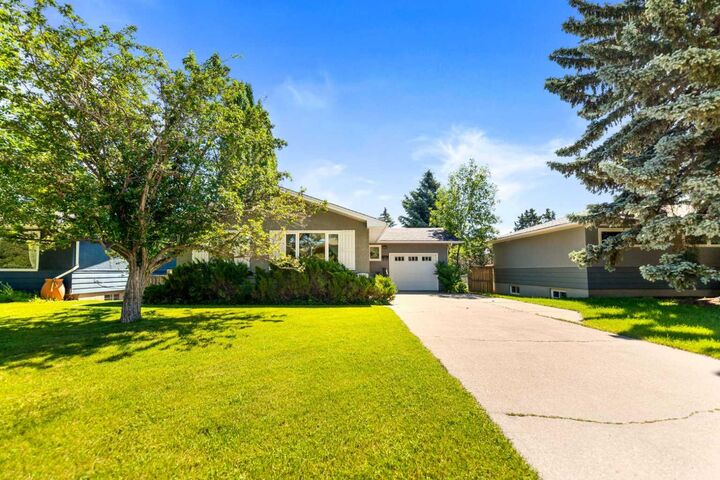 Property Photo:  7220 Farrell Road SE  AB T2H 0T6 