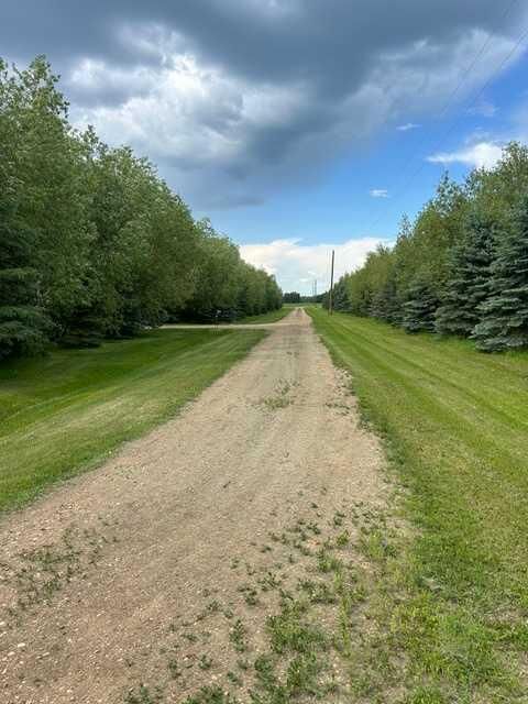 Property Photo:  17117 742 Township  AB T0G 1E0 