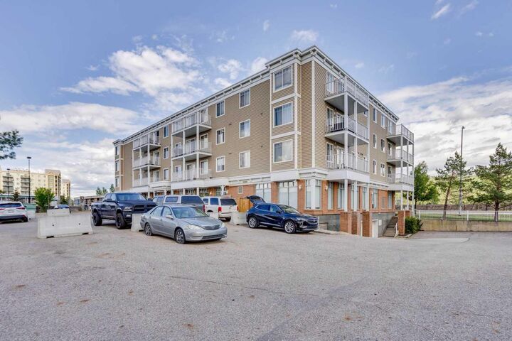 10217 Queen Street 407 — photo 1