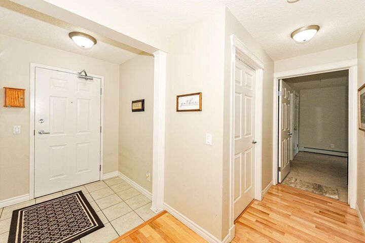 Property Photo:  5419 49 Avenue 208  AB T4V 0N6 