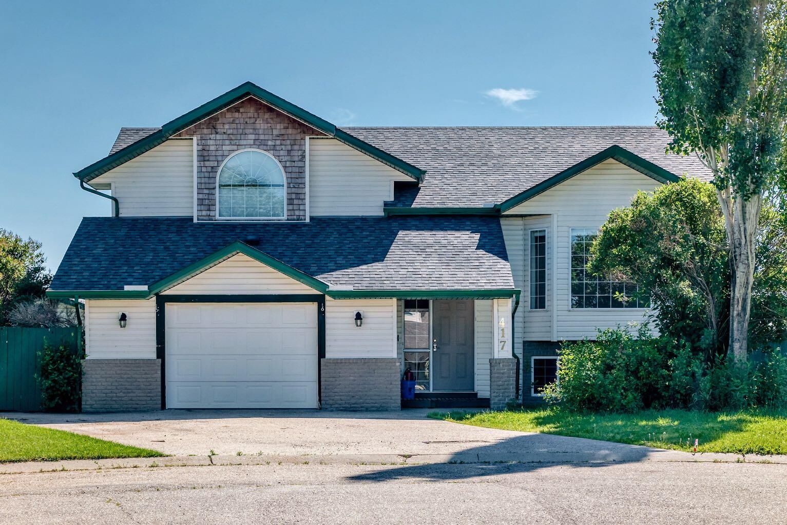Property Photo: 417 9 Street AB T0M 0G0