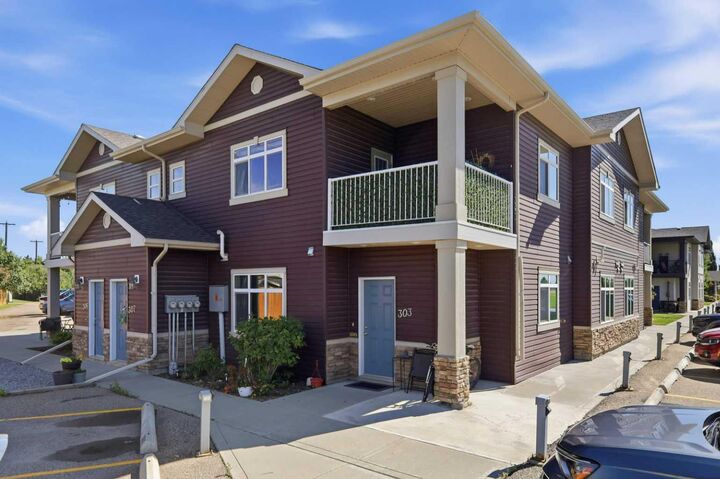 Property Photo: 639 Oak Street 303 AB T4S 0E5
