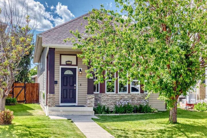 Property Photo: 222 Covewood Close NE AB T3K 5A1