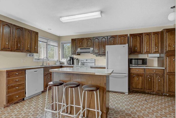 Property Photo: 784017 Hwy 740 AB T0H 3J0