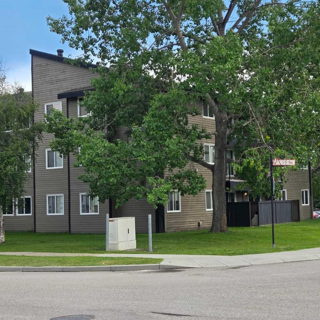 Property Photo: 5611 10 Avenue 316A AB T7E 1R4