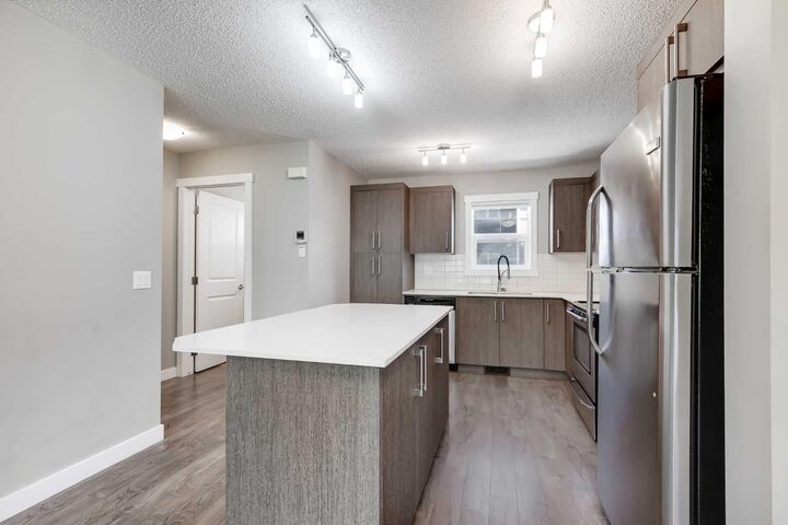 Property Photo:  1225 Kings Heights Way SE 606  AB T4A 0M4 