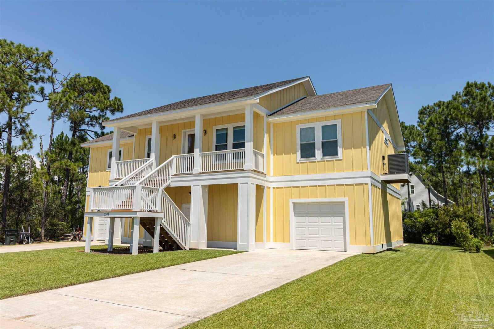 Property Photo: 5309 N Shore Dr FL 32507