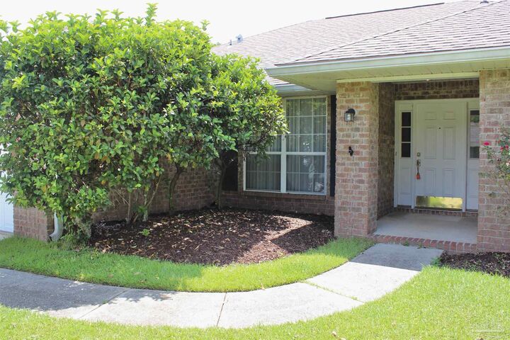 Property Photo:  1471 Watkins Trl  FL 32506 