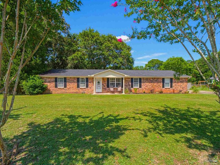 Property Photo: 105 Beland Rd FL 32534