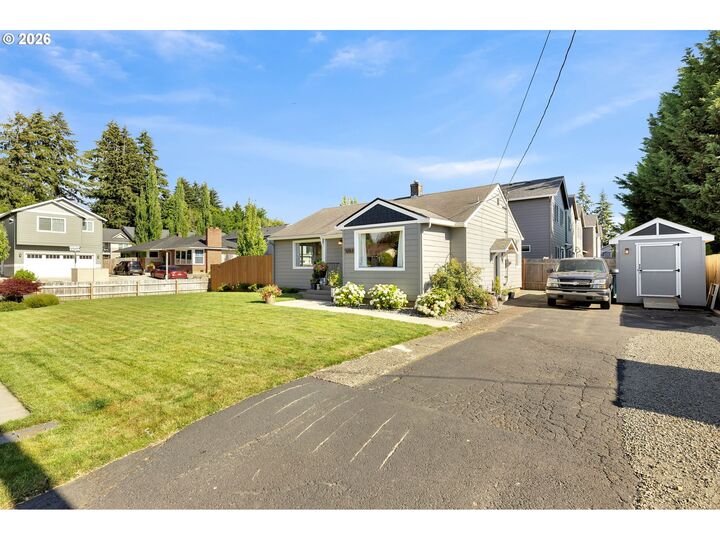 Property Photo: 3703 NE 49th St WA 98661