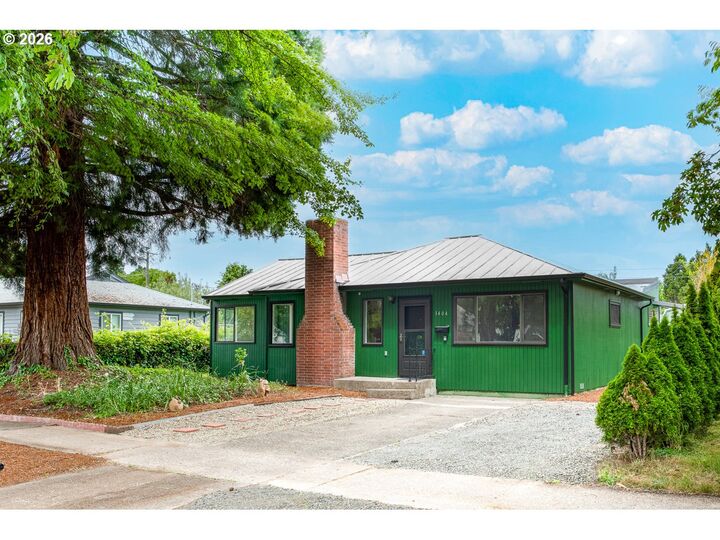 Property Photo: 1404 Centennial Blvd OR 97477