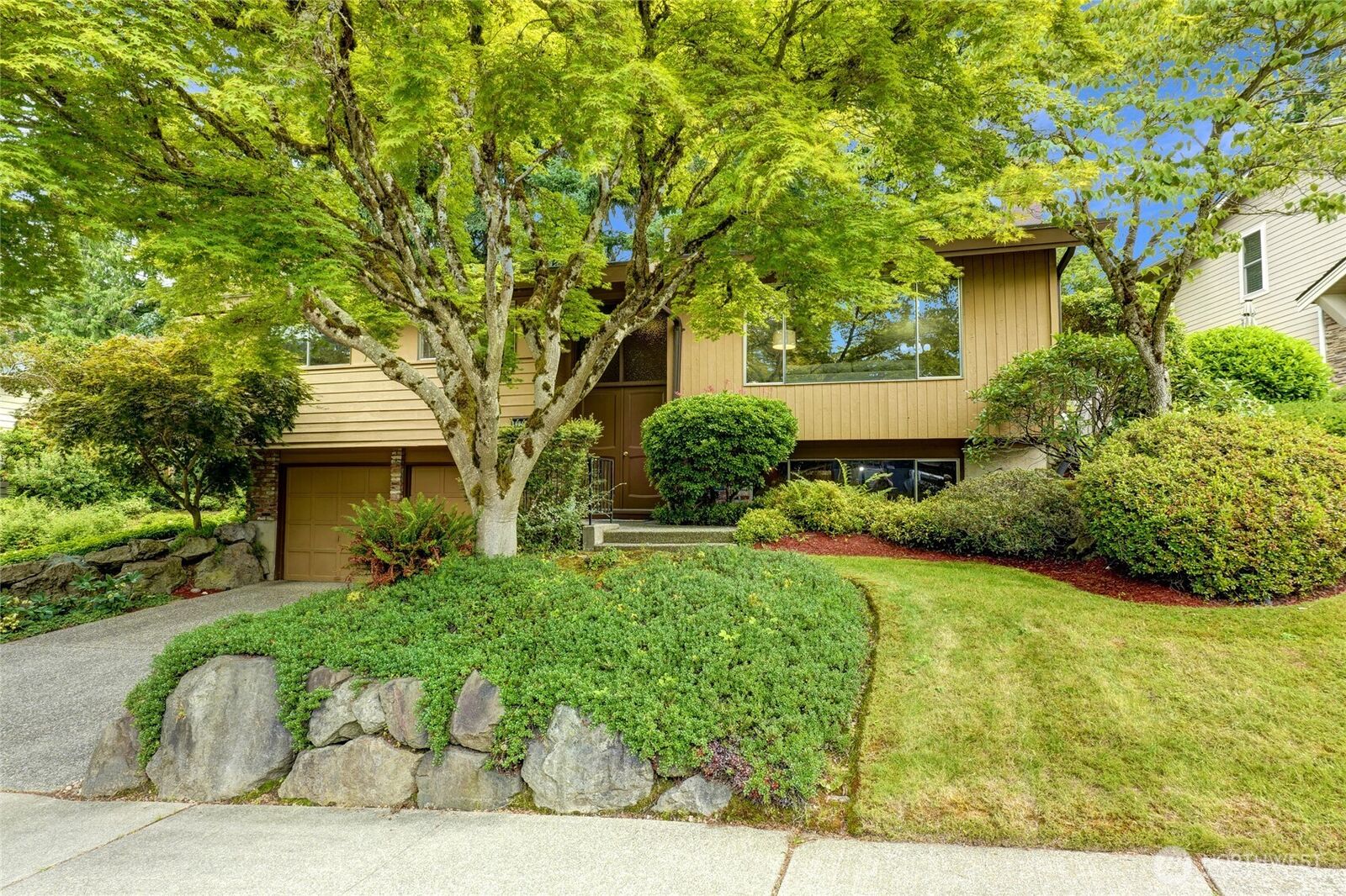 Property Photo: 14860 NE 13th Street WA 98007