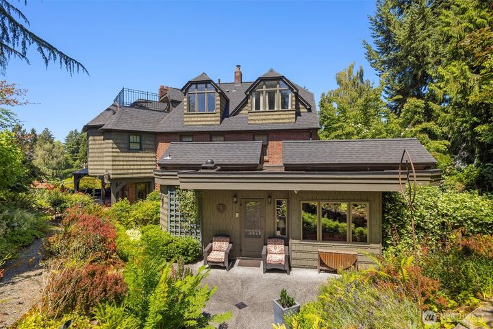 Property Photo: 3333 43rd Avenue NE WA 98105
