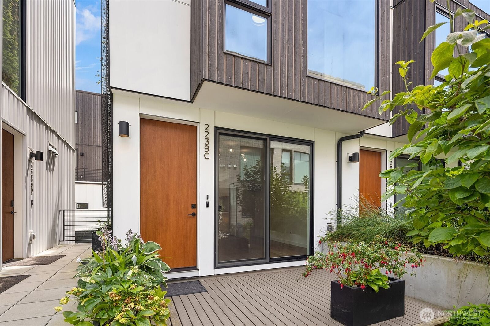 Property Photo: 2239 Minor Avenue E C WA 98102