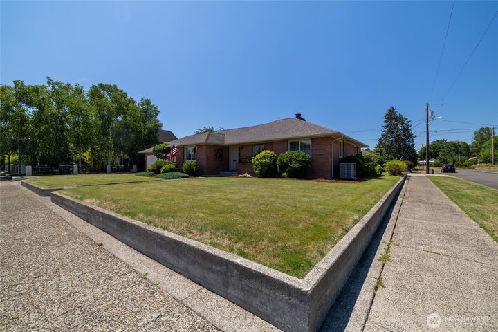 Property Photo:  727  K Street  WA 98531 
