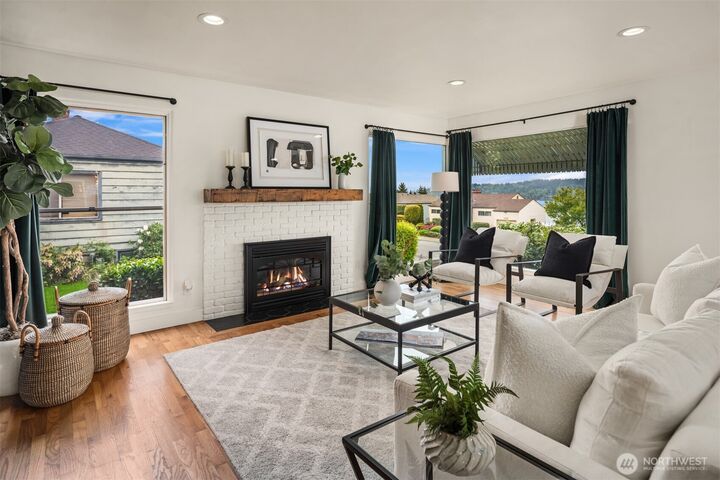 Property Photo:  10945  Forest Avenue S  WA 98178 
