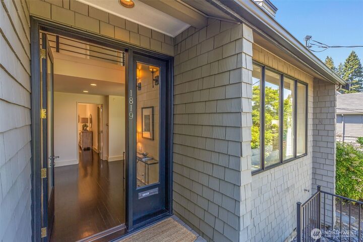 Property Photo:  1819  39th Avenue E  WA 98112 