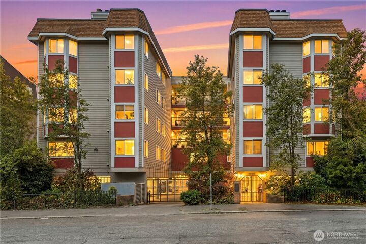 Property Photo: 1617 Summit Avenue 23 WA 98122