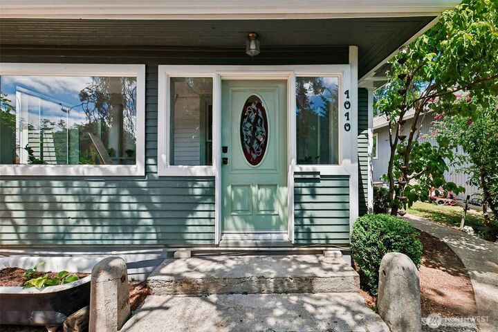 Property Photo: 1010 S Director Street WA 98108