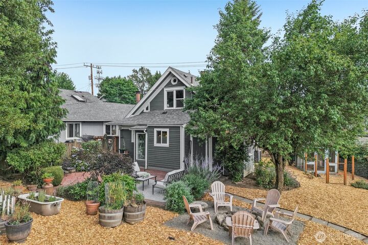 Property Photo: 1010 S Director Street WA 98108