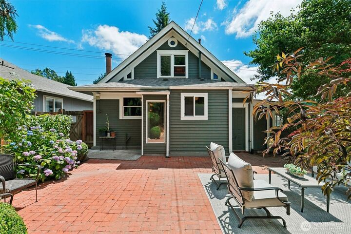 Property Photo: 1010 S Director Street WA 98108