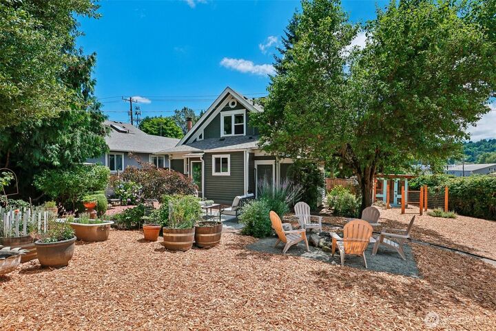Property Photo: 1010 S Director Street WA 98108