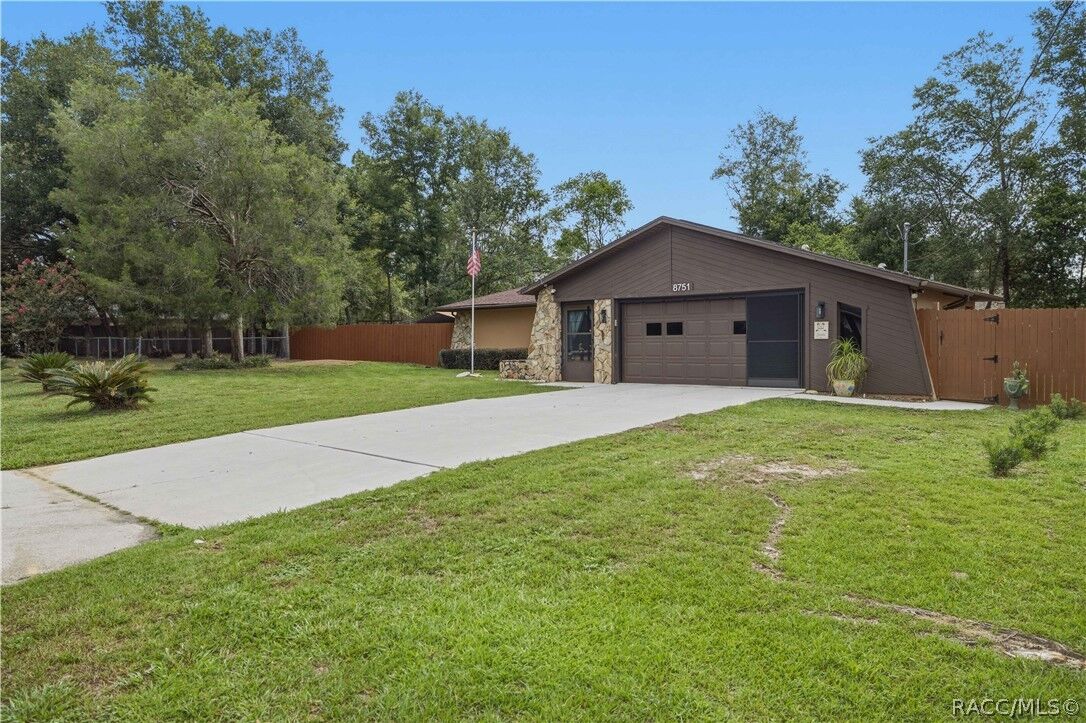 Property Photo:  8751 N Amboy Drive  FL 34433 