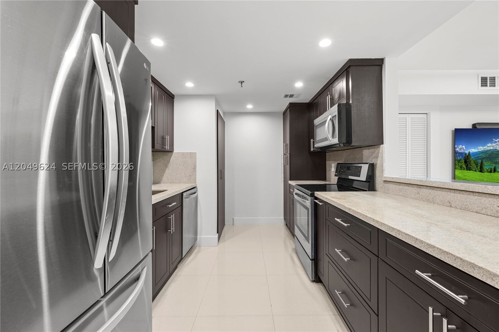 Property Photo:  2457 Collins Ave 307  FL 33140 