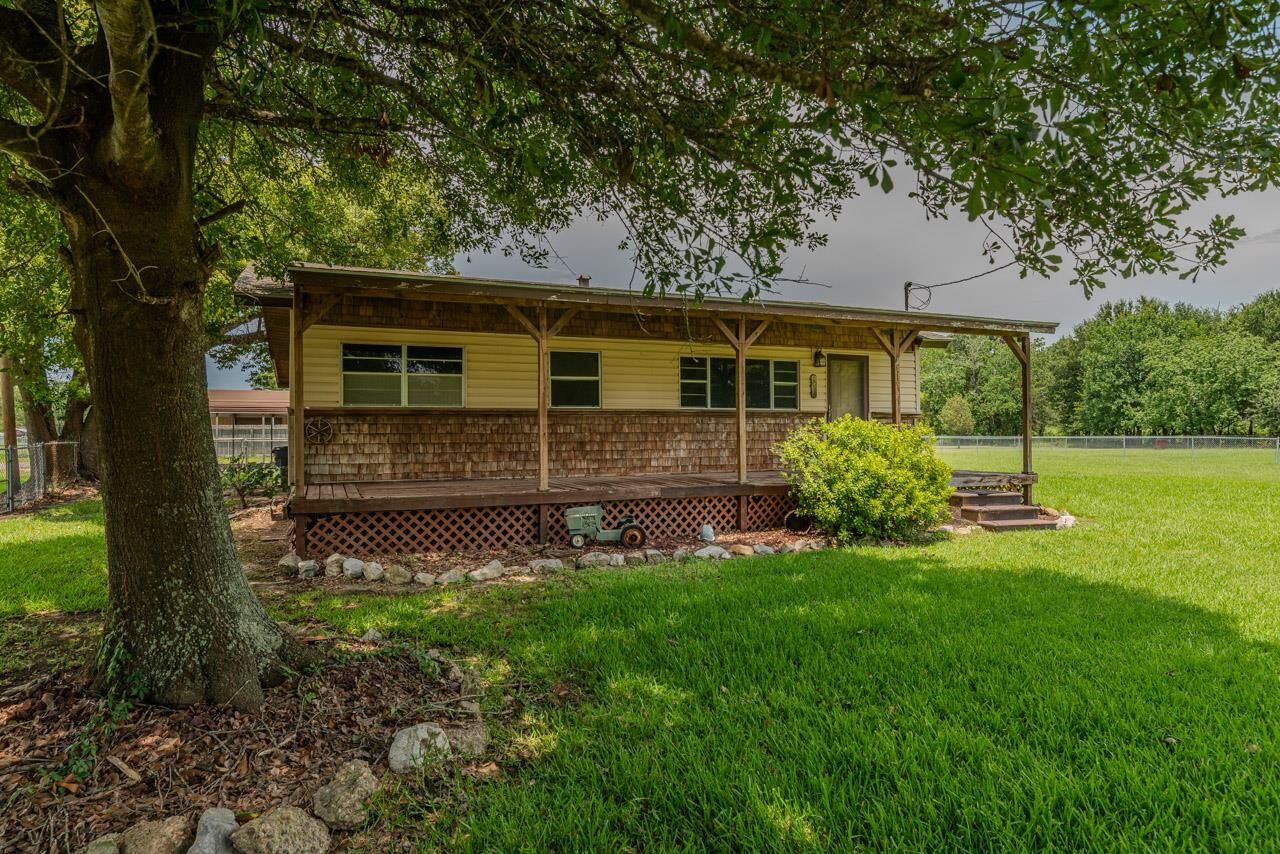 Property Photo: 475 Gilmer St. TX 77611