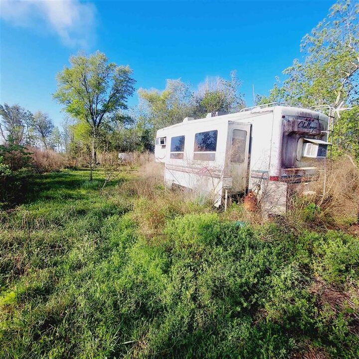 Property Photo:  586 Big Pasture Road  LA  