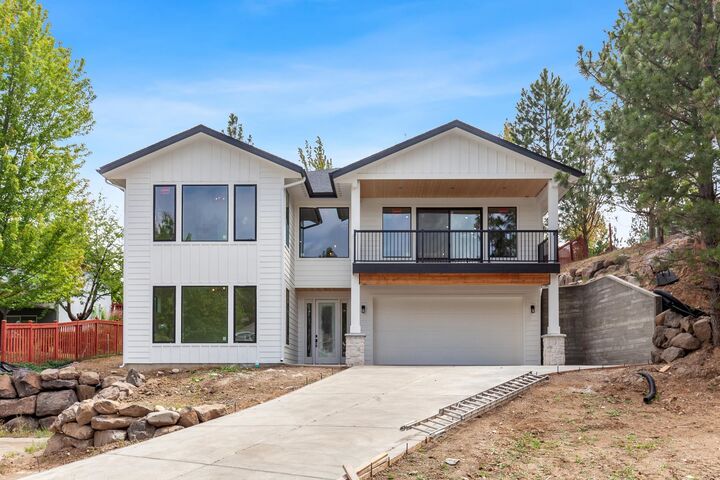 Property Photo: 5211 S Fairfax Ln WA 99037