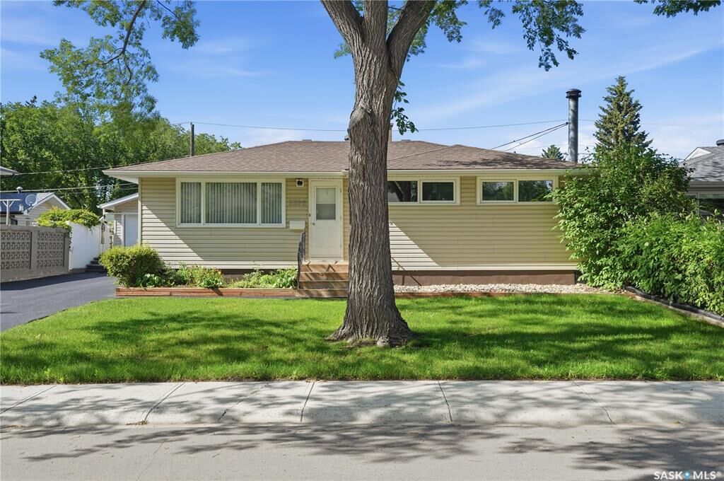 Property Photo: 3326 4th Avenue N SK S4R 0V6
