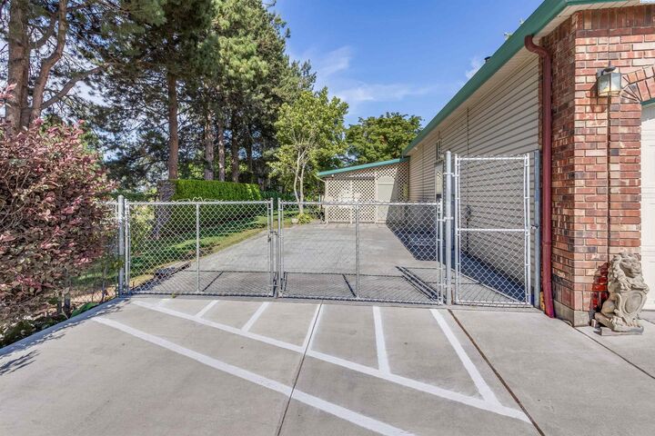Property Photo: 1125 S Tranquility Prse WA 99338