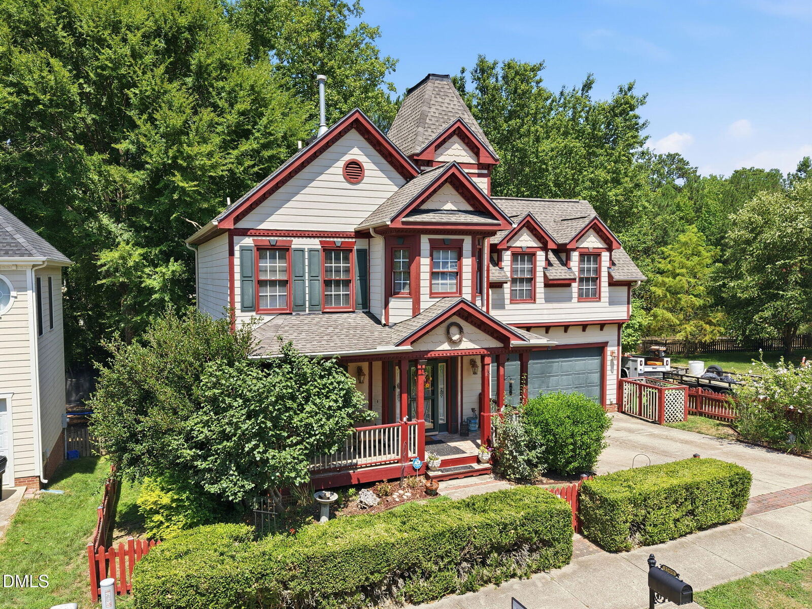 Property Photo:  1500 Town Home Drive  NC 27502 